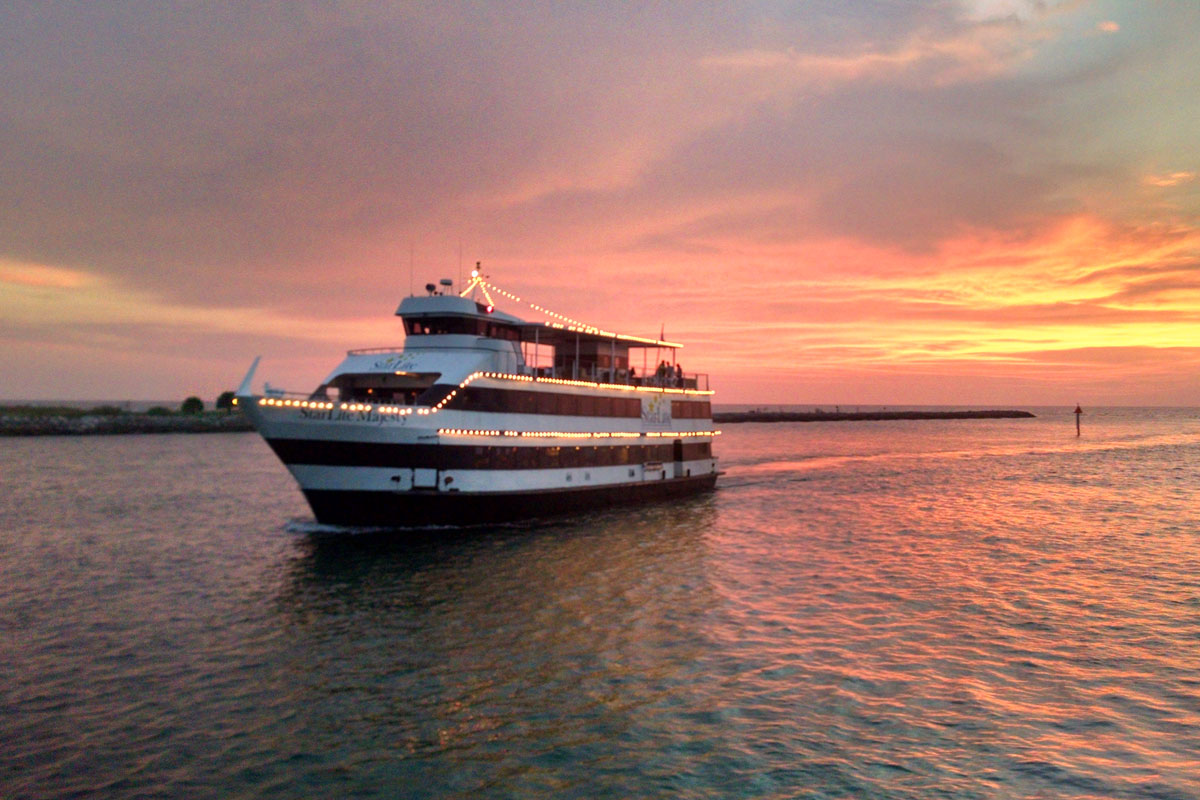 starlite majesty evening dining yacht cruise